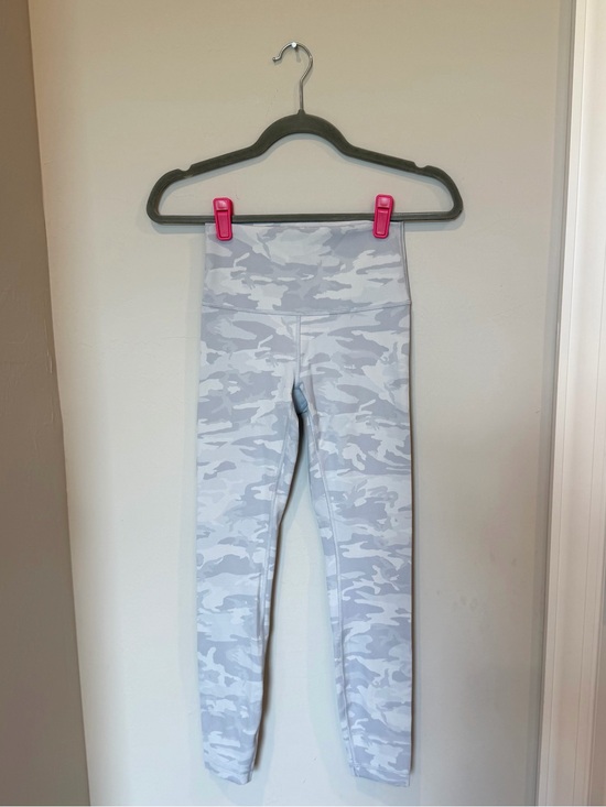 lululemon athletica Pants - Lululemon Camo Wunder Under High Rise Tight 25" *Luxtreme Size 4